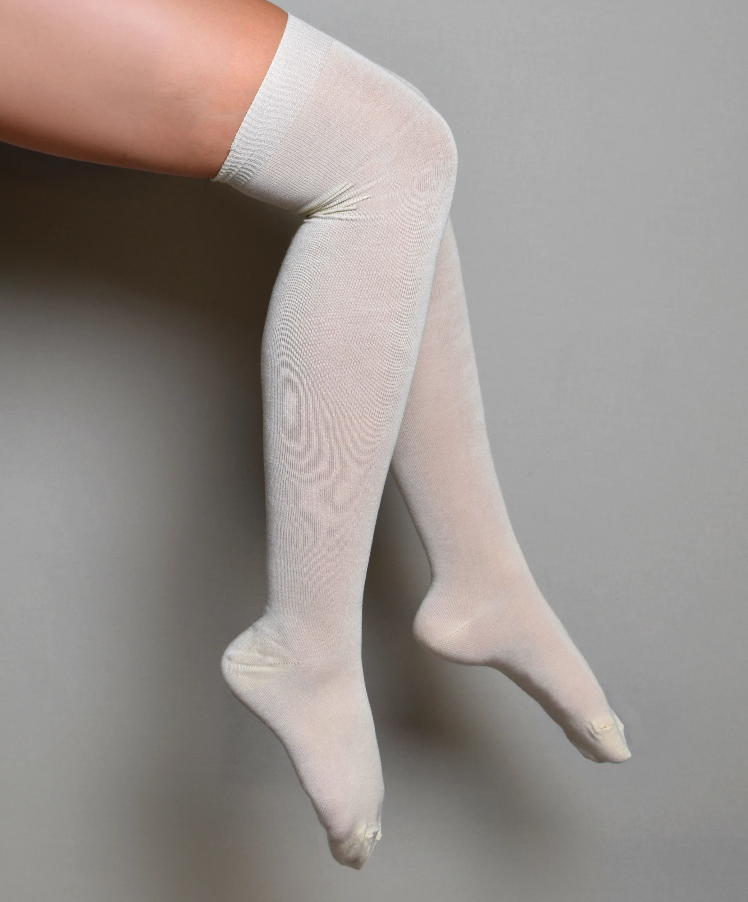 Darcy Clothing Mens Plain Silk Stockings (SO152-M) - Image 3