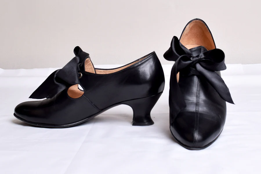 Eighteenth Century Ladies Tongue and Tie Leather Shoes Black (SP1800) - Image 10