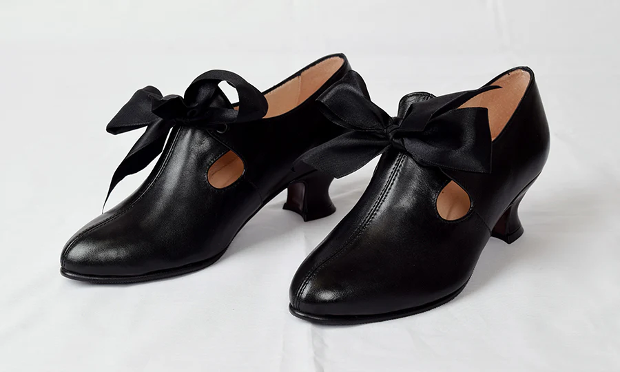 Eighteenth Century Ladies Tongue and Tie Leather Shoes Black (SP1800) - Image 12