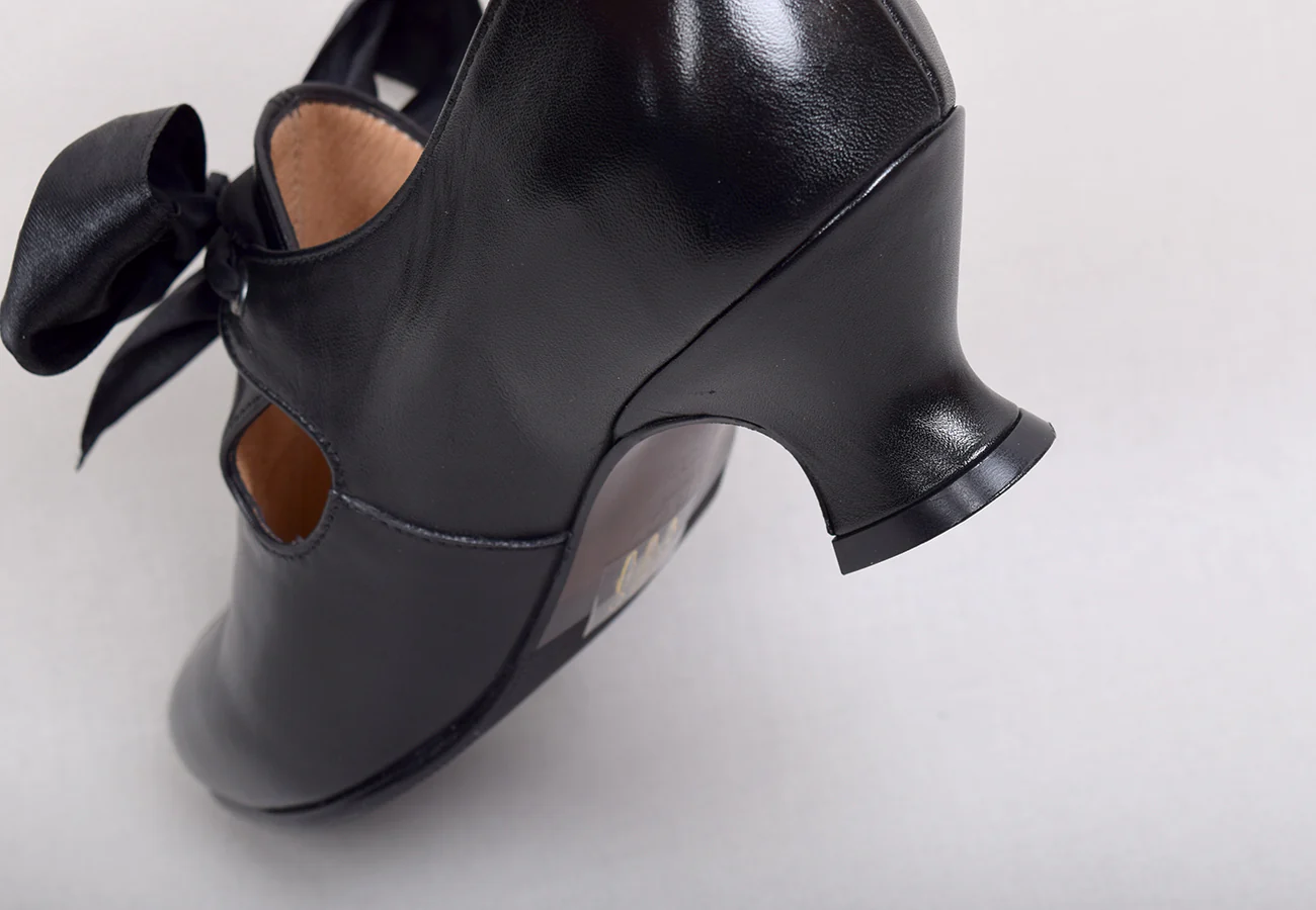Eighteenth Century Ladies Tongue and Tie Leather Shoes Black (SP1800) - Image 9
