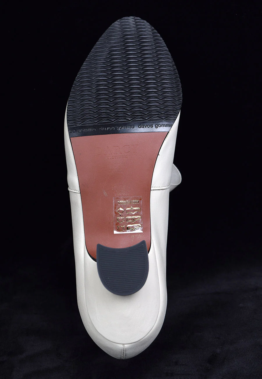 Eighteenth Century Ladies Tongue and Tie Stone Coloured Leather Shoes (SP1801) - Image 7